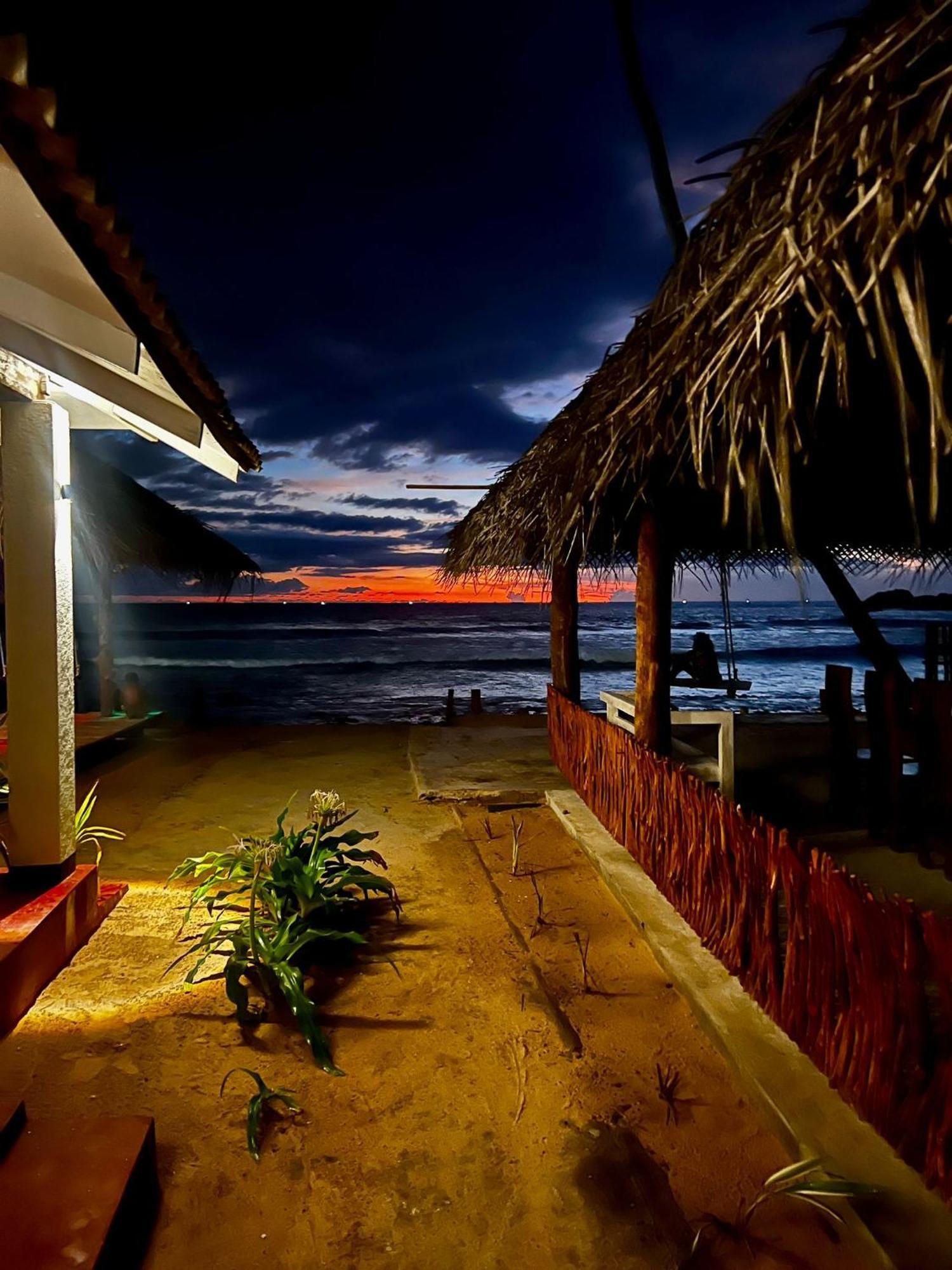 Sapphire Blue Hotell Hikkaduwa Exteriör bild