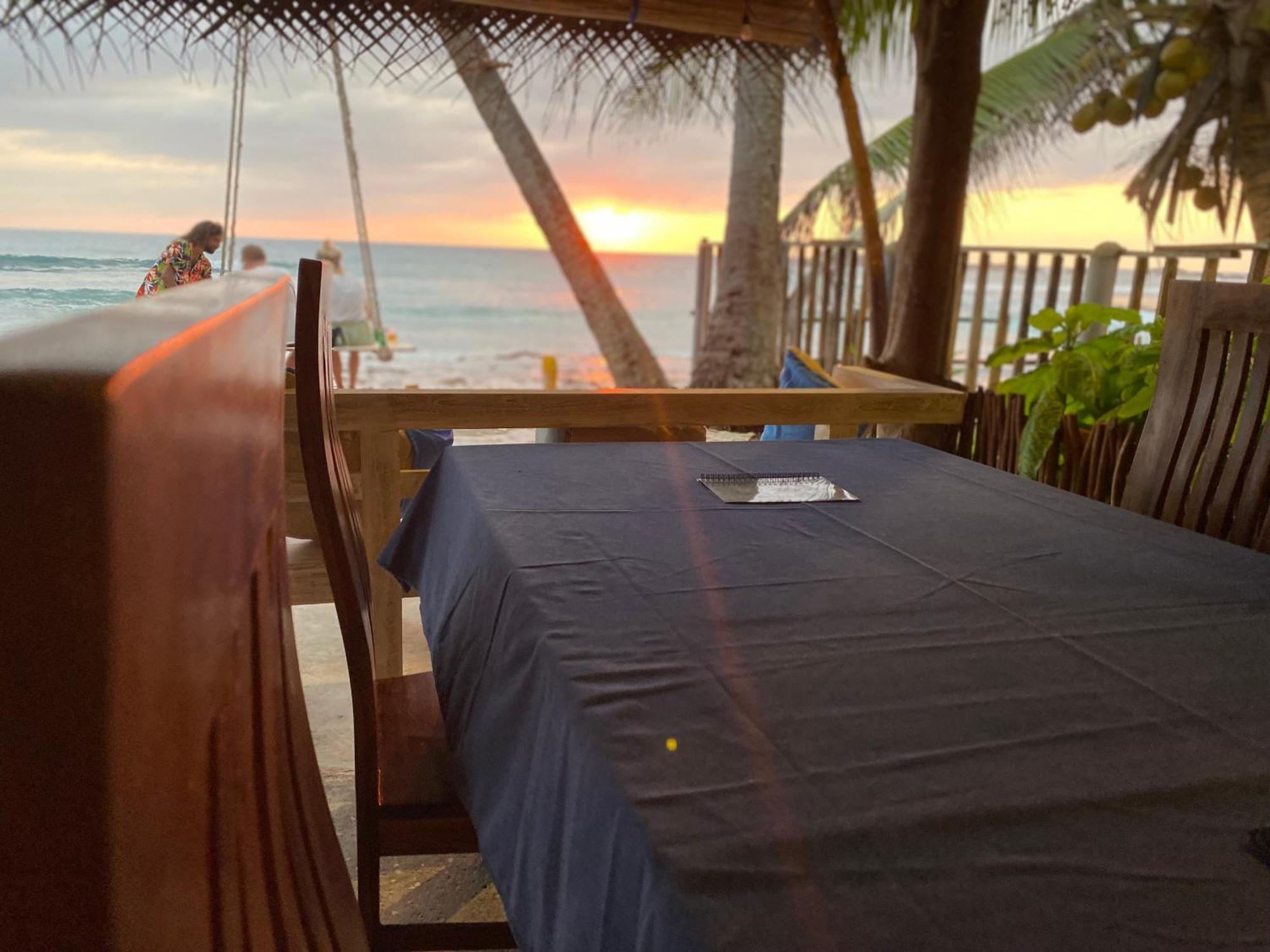 Sapphire Blue Hotell Hikkaduwa Exteriör bild