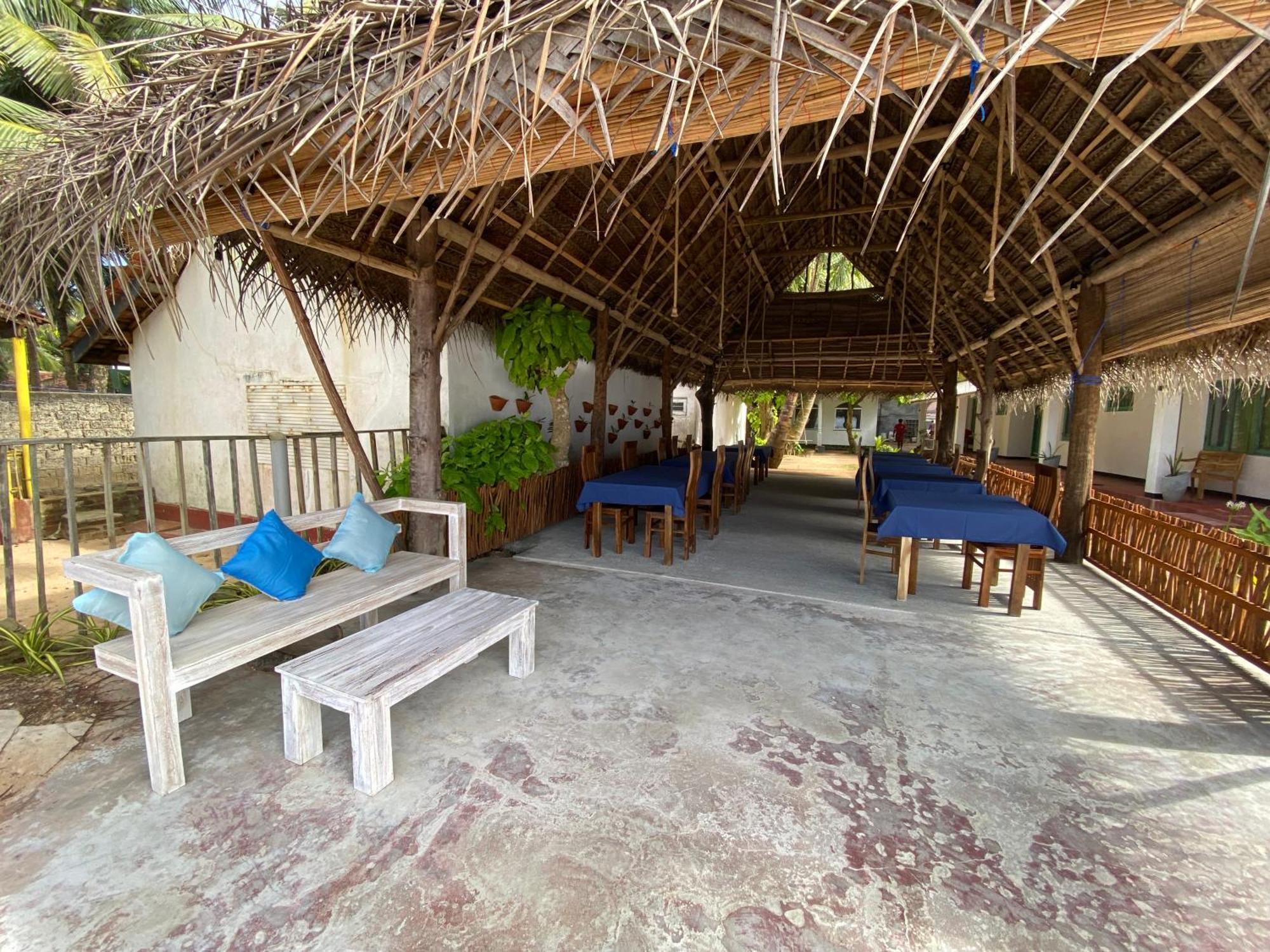 Sapphire Blue Hotell Hikkaduwa Exteriör bild