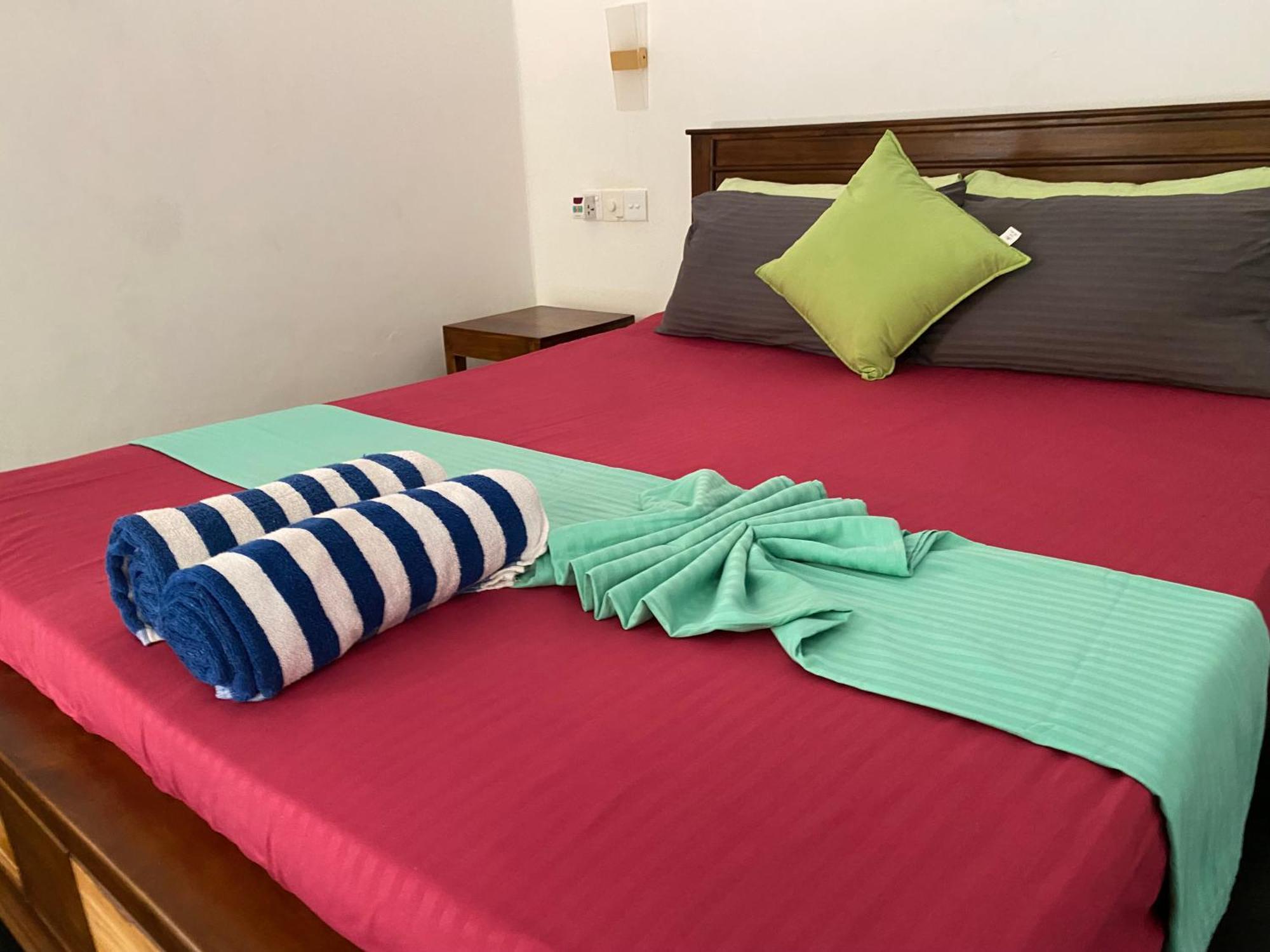 Sapphire Blue Hotell Hikkaduwa Exteriör bild